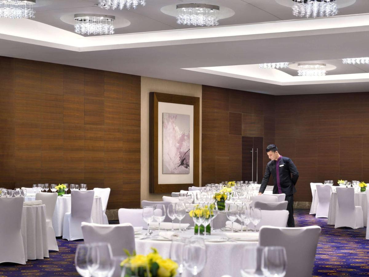Mövenpick Hotel Jumeirah Beach photo