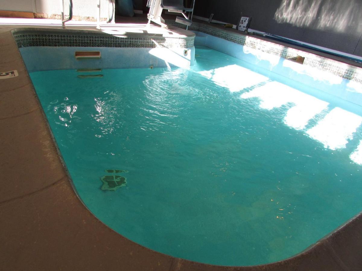 Heated swimming pool: Ashore Hotel