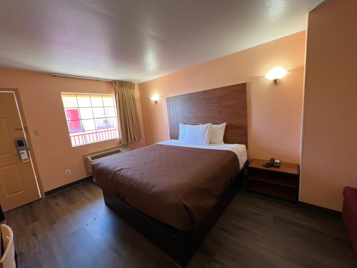 Executive Inn Motel — photo 10