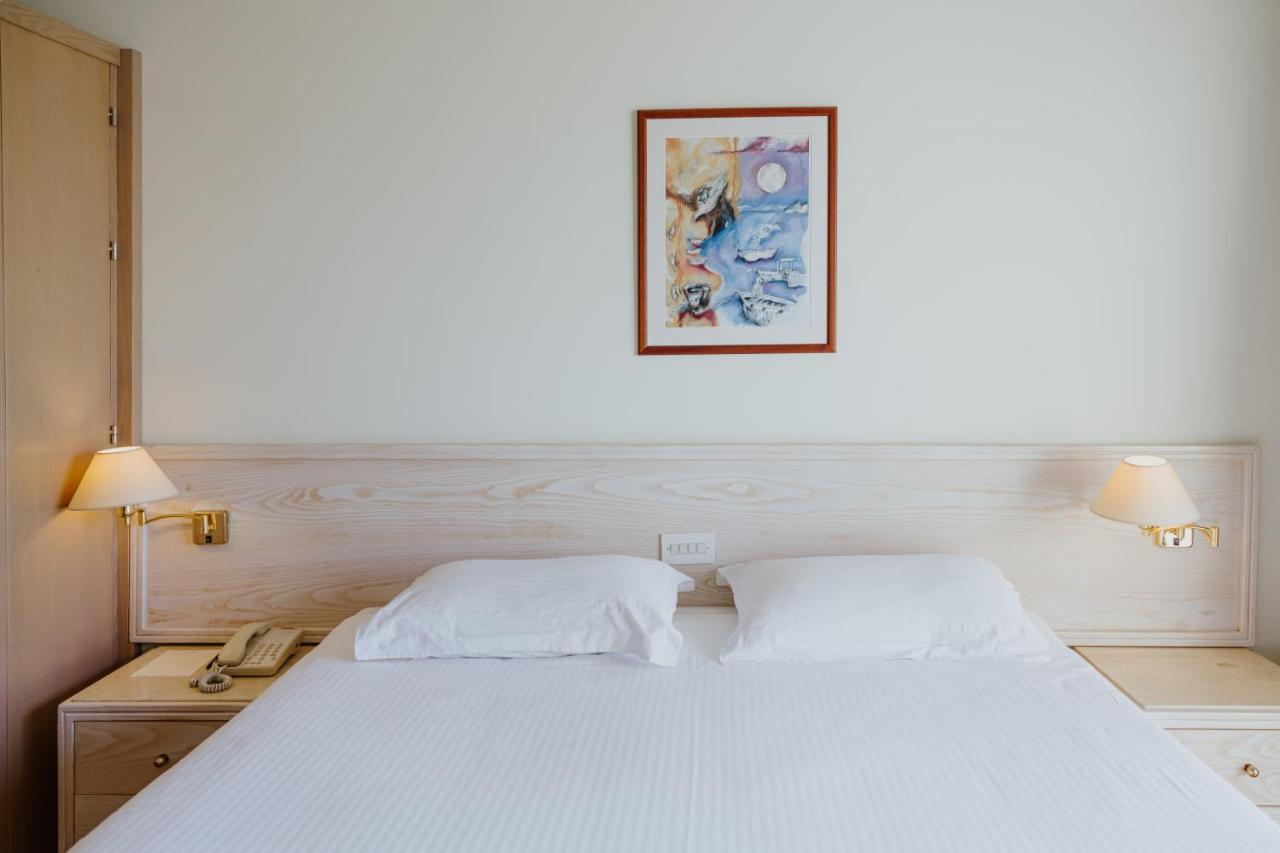 Golden Coast Beach Hotel photo