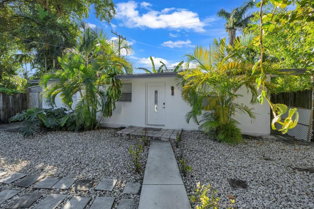 Biscayne Shore #2 - 3 2 - Charming and Tropical