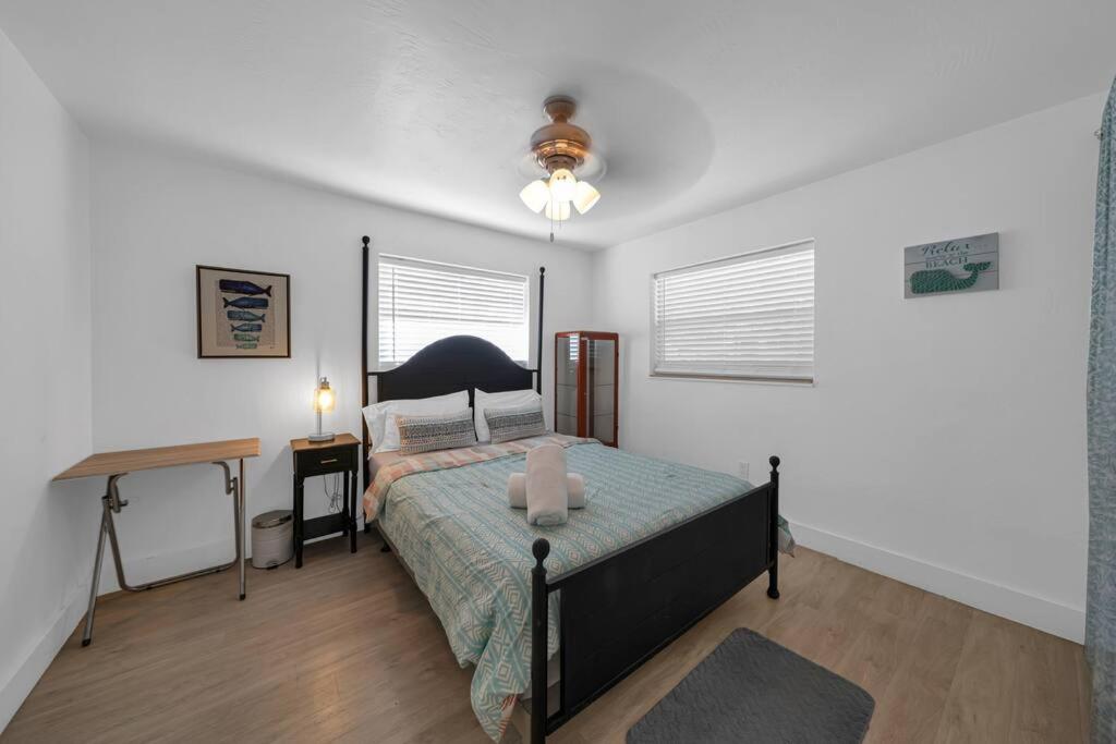 Biscayne Shore #2 - 3 2 - Charming and Tropical - 4