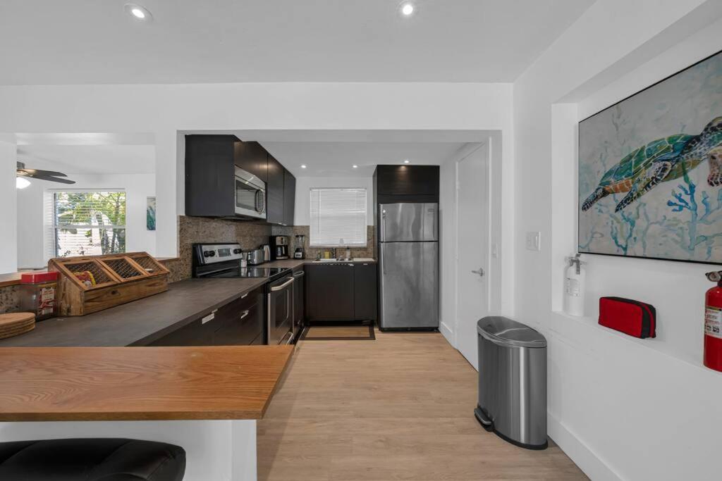 Biscayne Shore #2 - 3 2 - Charming and Tropical - 2