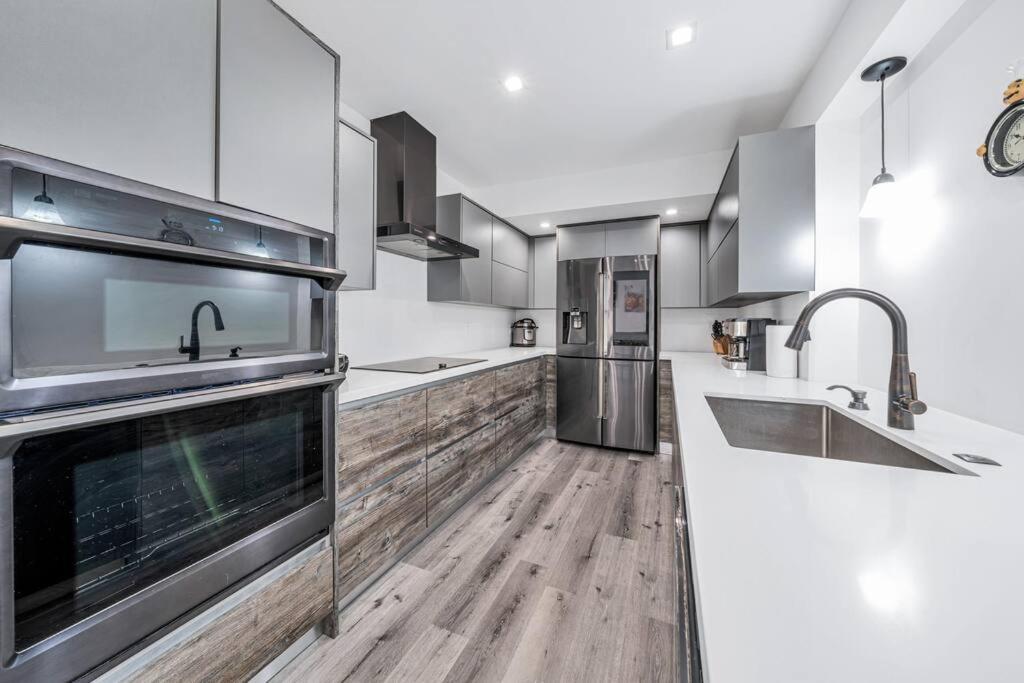 3 2 Family friendly Brand New Home w Pool - 5