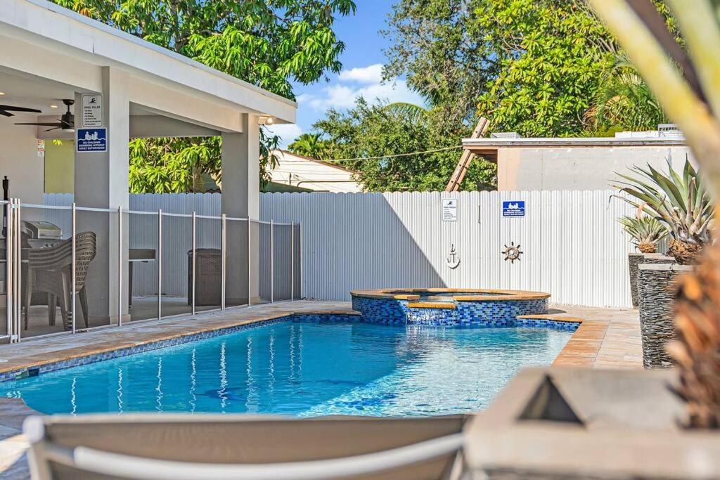 3 2 Family friendly Brand New Home w Pool - 4