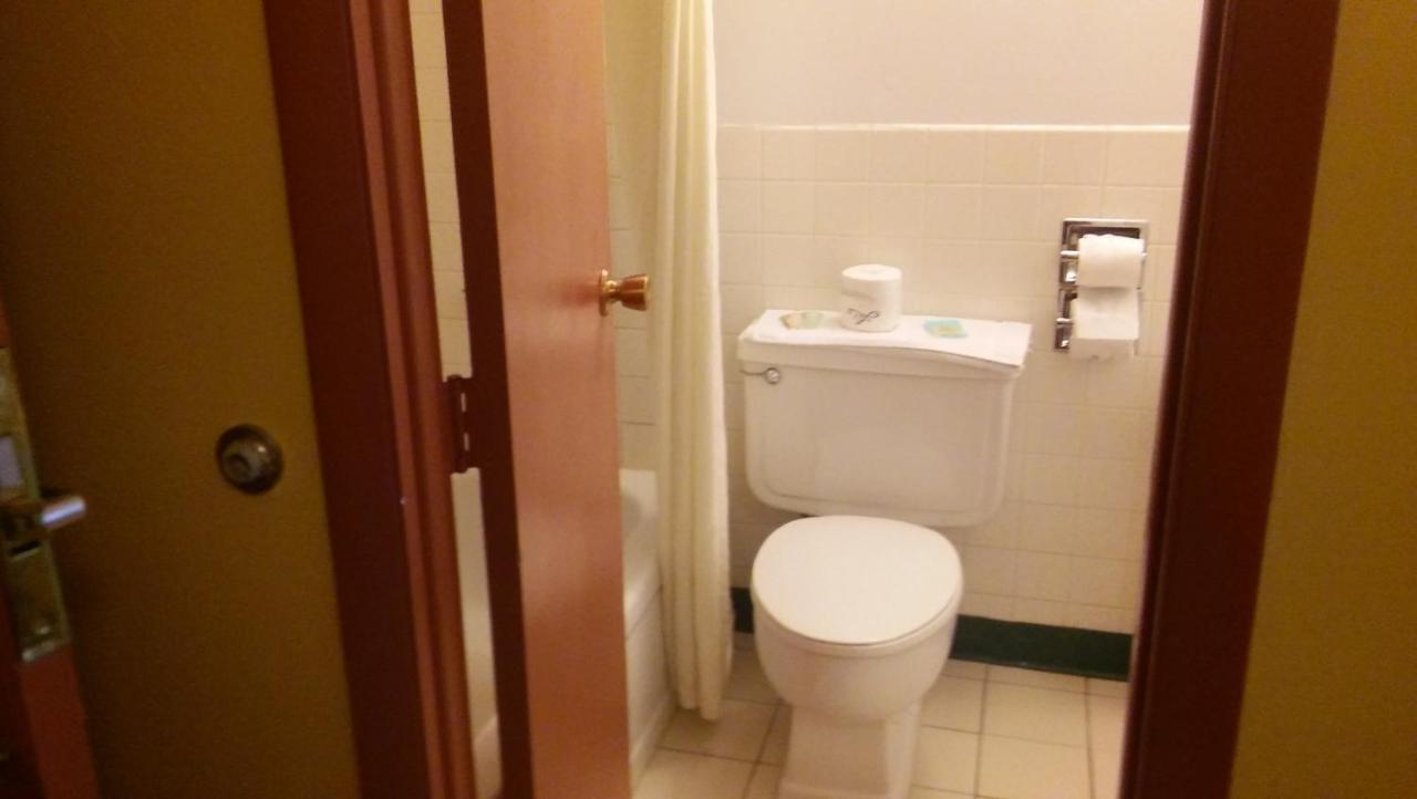 Budget Inn — photo 12
