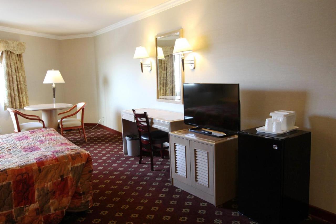 Metro Plaza Hotel - 5