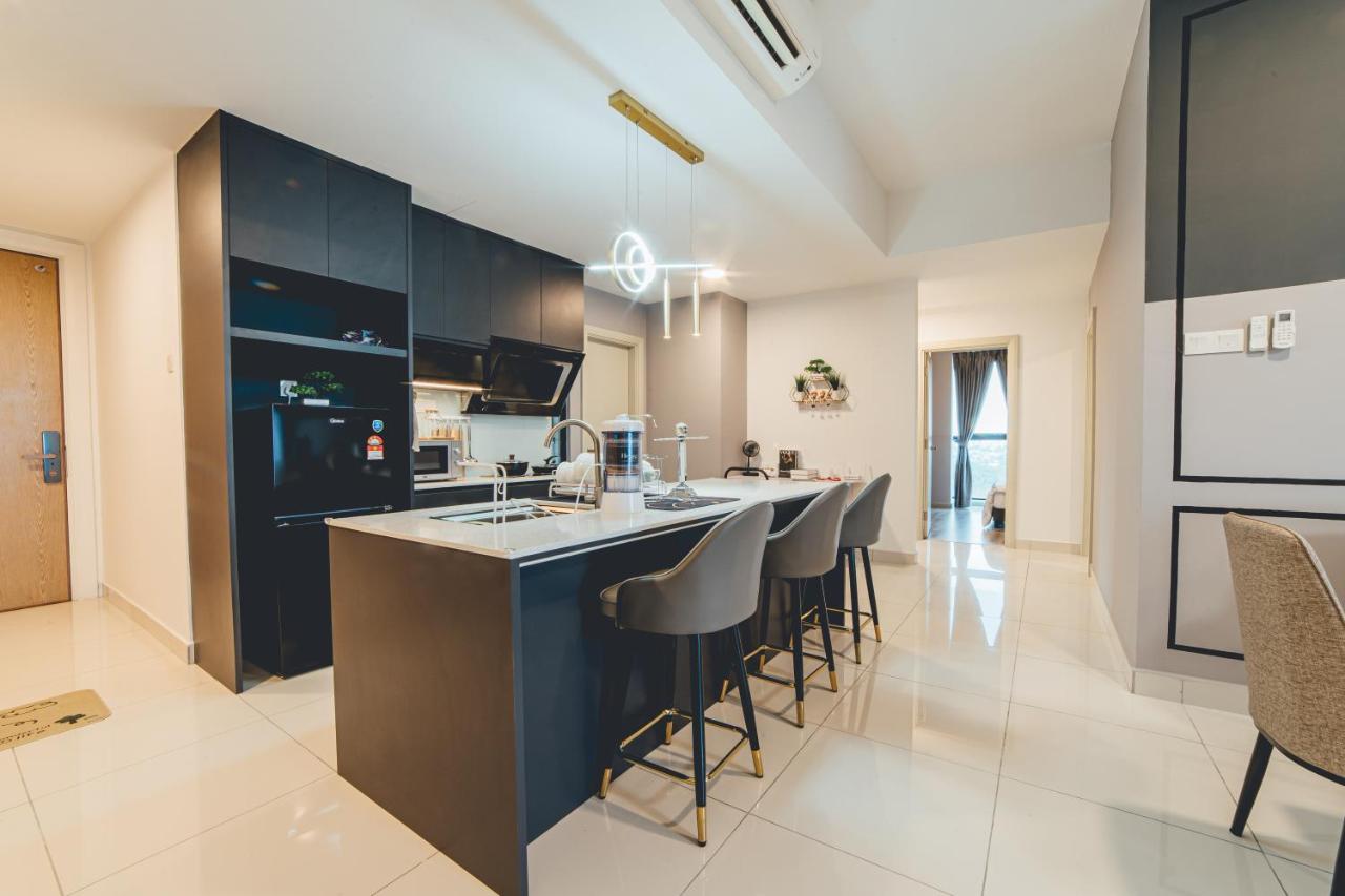Mosaic Grand Luxury 3BR w bathtub near Midvalley by Our Stay - 5