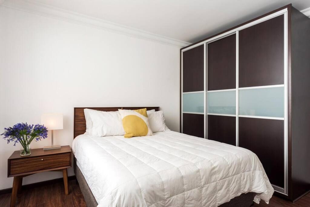 Condesa Residence 7 Stylish 2 Bedroom, 1 Bathroom Residence Accentuating Expansive Interiors - 4