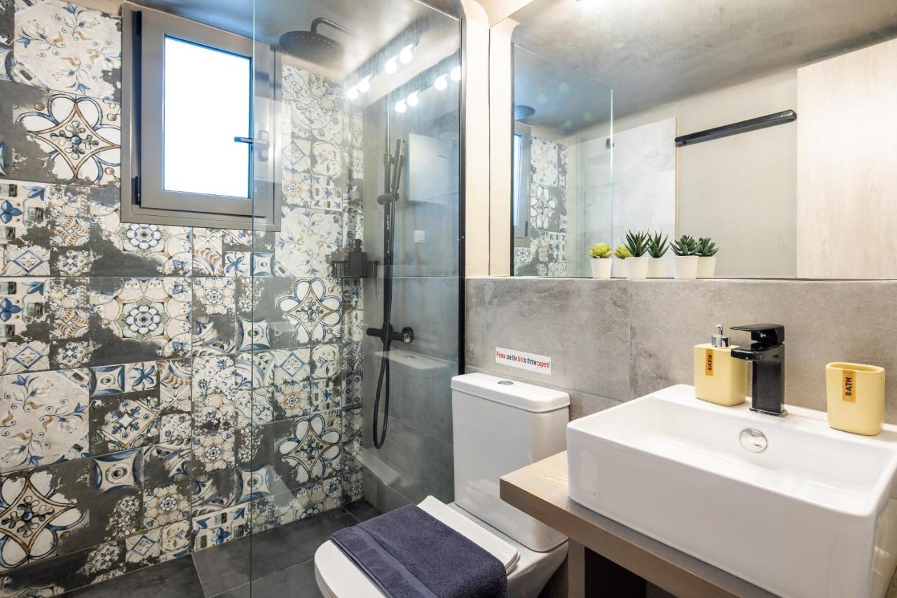The Beatles 2-Bedroom Apartment in Athens - 3