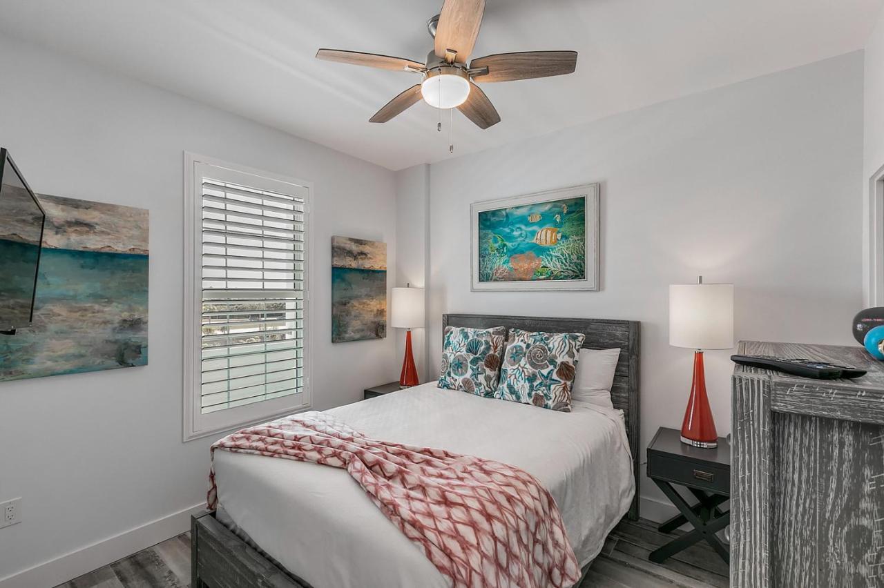 Dolphins Vacation Rental — photo 10