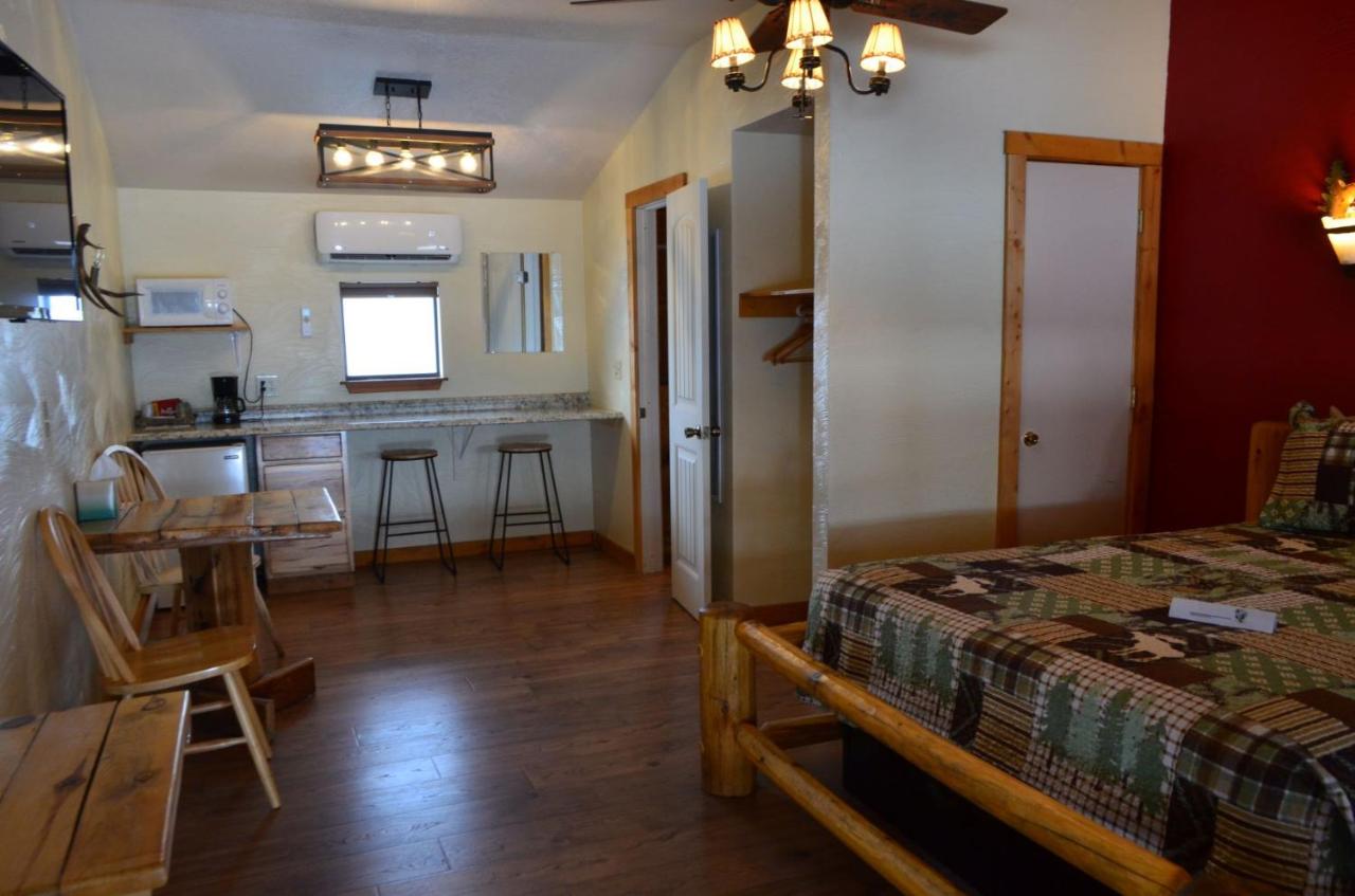 Nine Pines Motel — photo 23