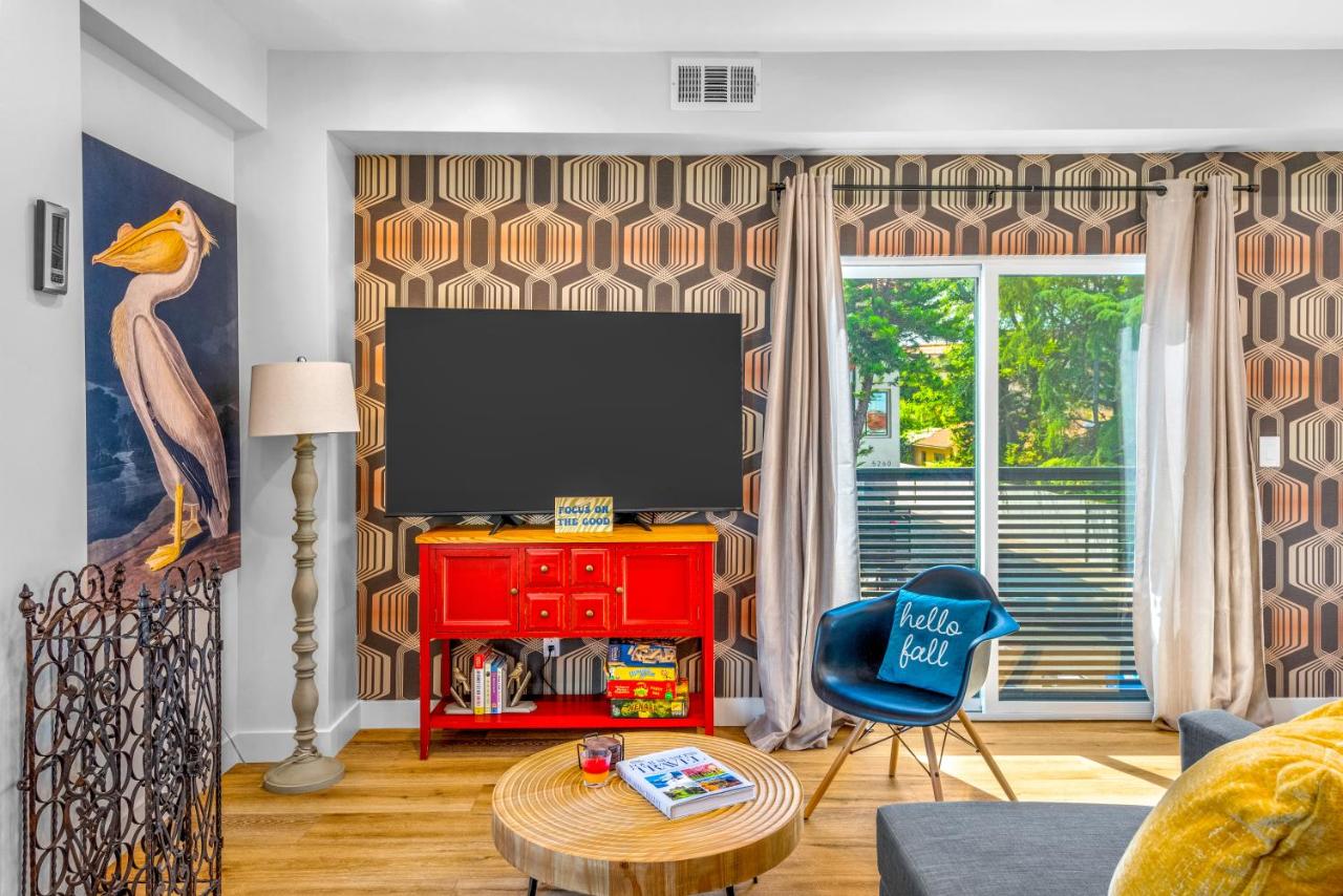 Stylish Sherman Oaks Townhouse 3bed + 3.5bath All Master Suites - 3