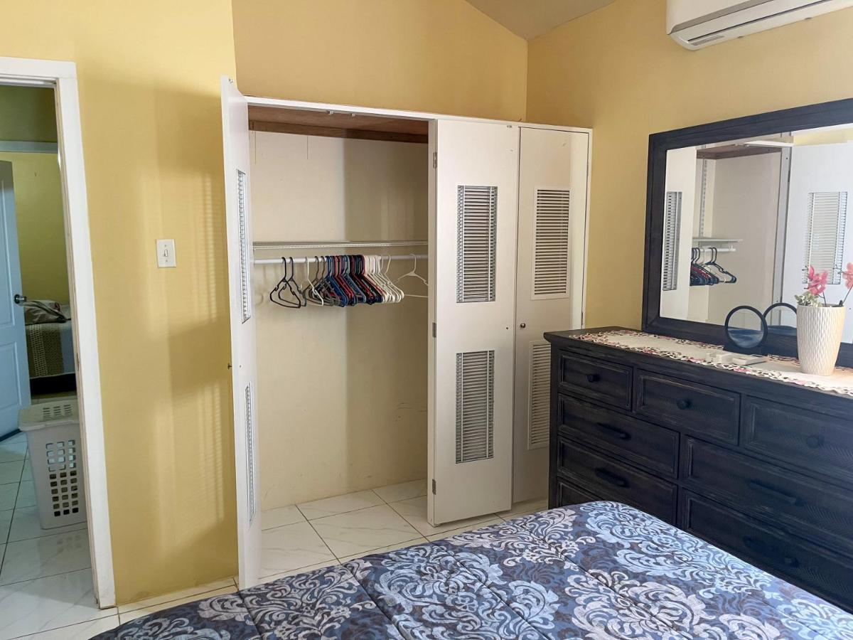 Finest Accommodation Phoenix Park Lot 1317 Phase 4 Portmore St Catherine - 3