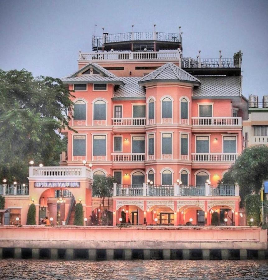 Hiranyakul House Riverside