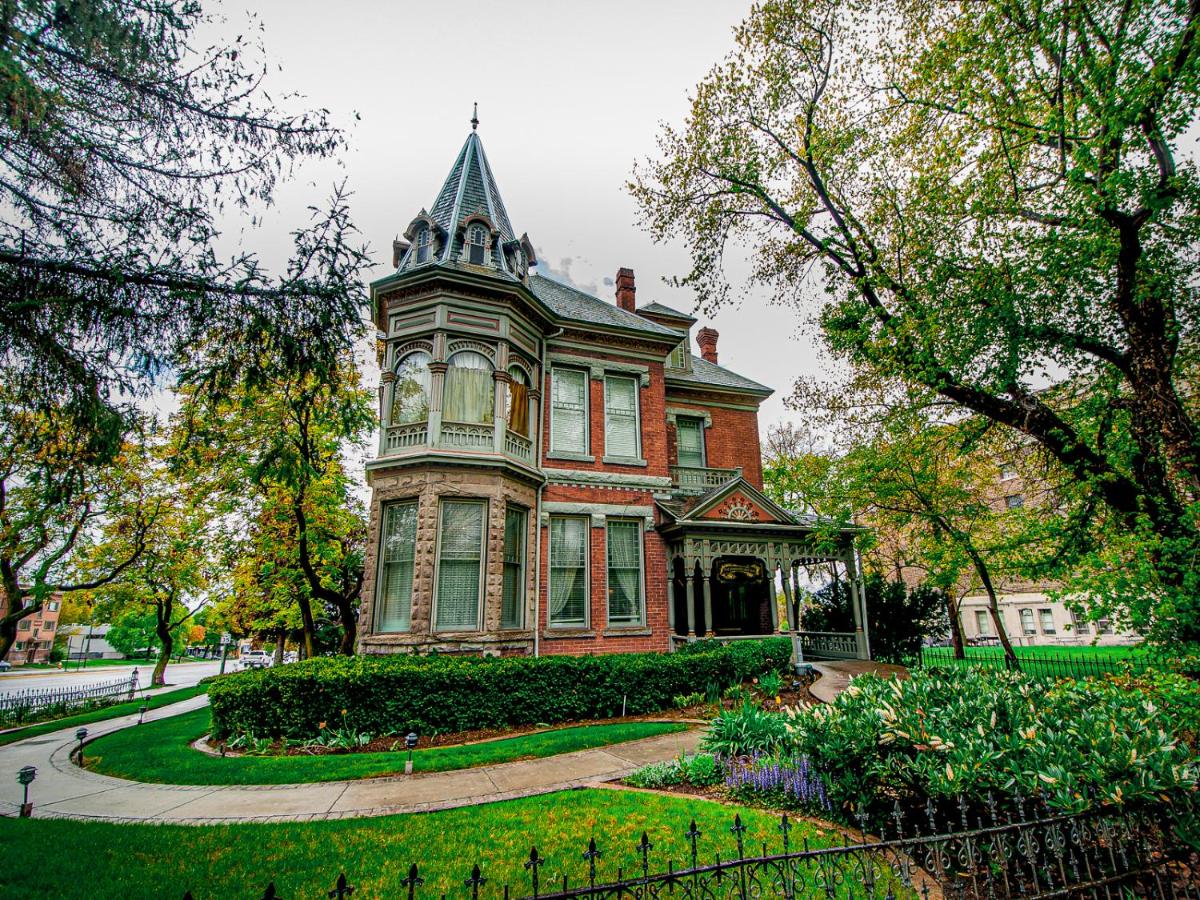 Image: The Anniversary Inn - South Temple