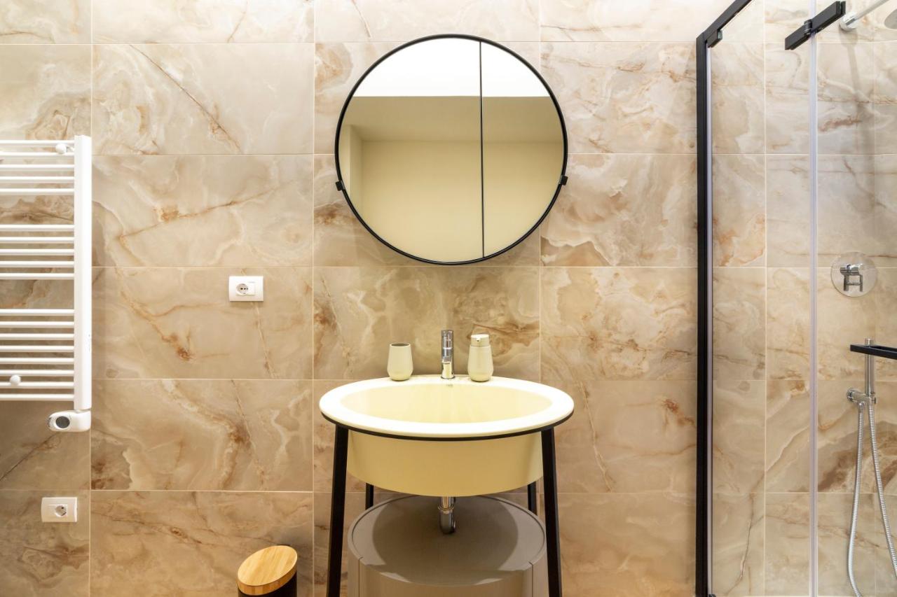 Classy nest in a historical palace - 3