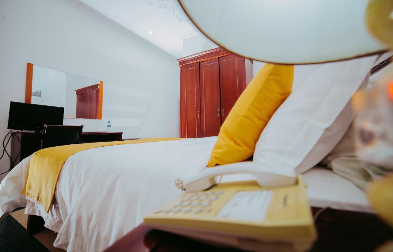 City Hill Hotel photo