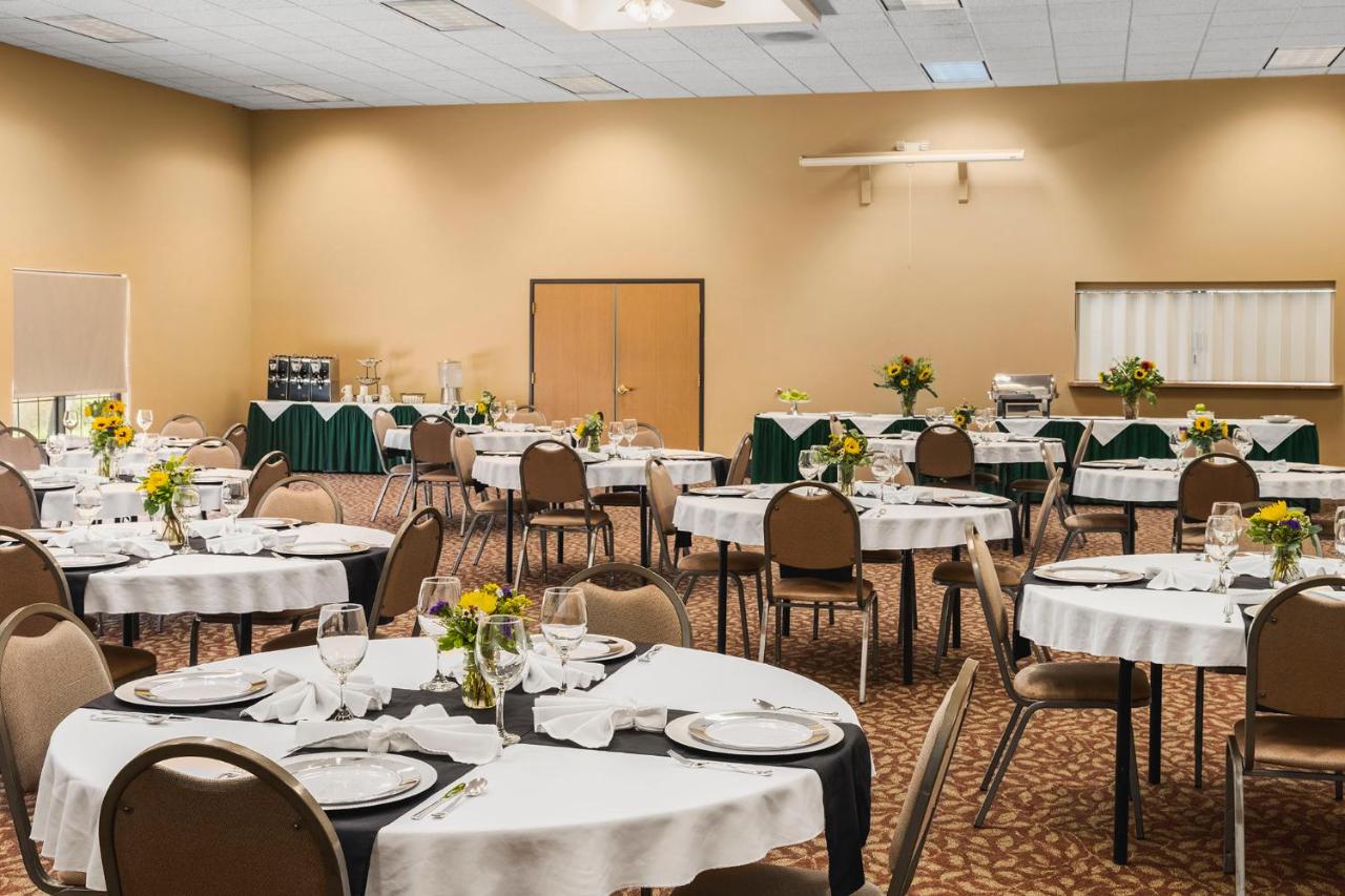 Bitterroot River Inn and Conference Center — photo 8