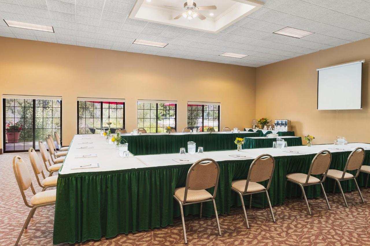 Bitterroot River Inn and Conference Center — photo 21