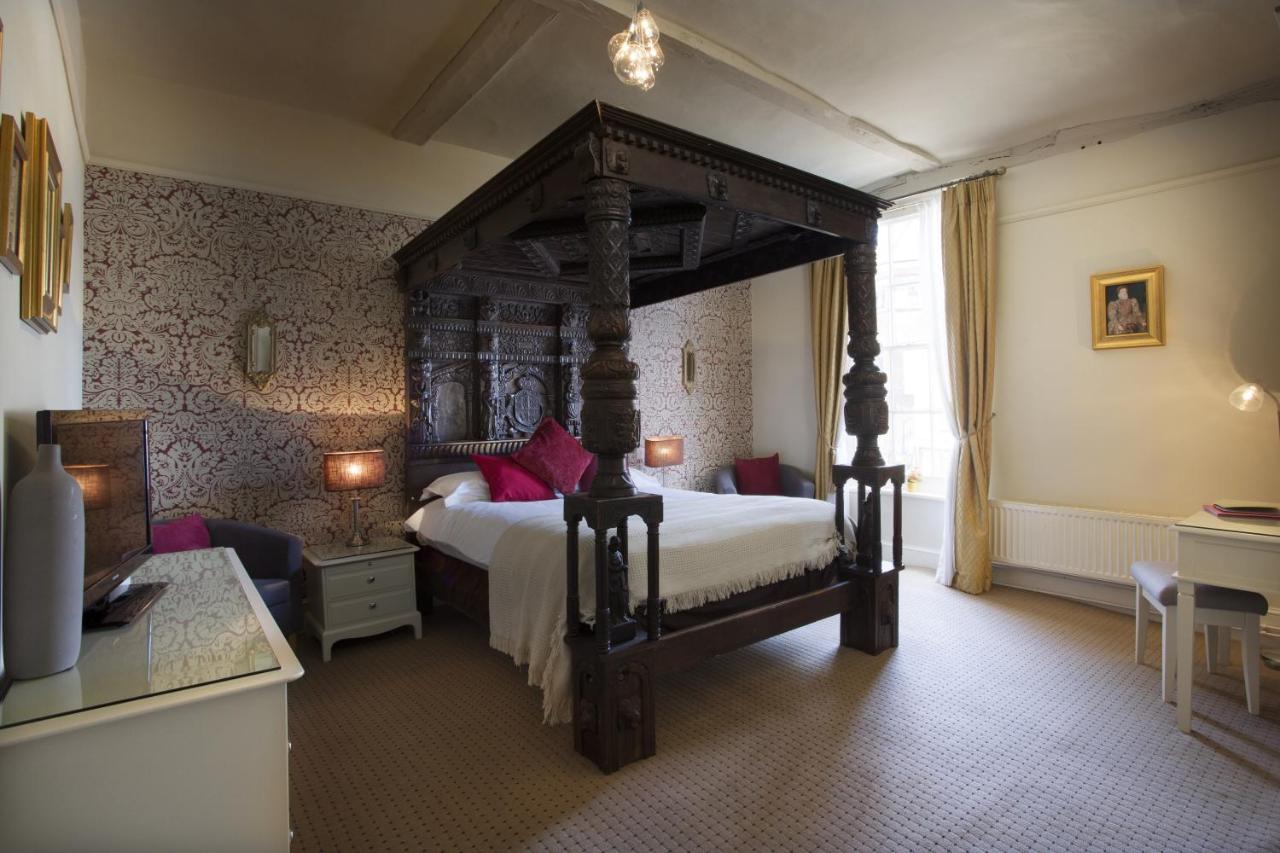 Feature Rooms