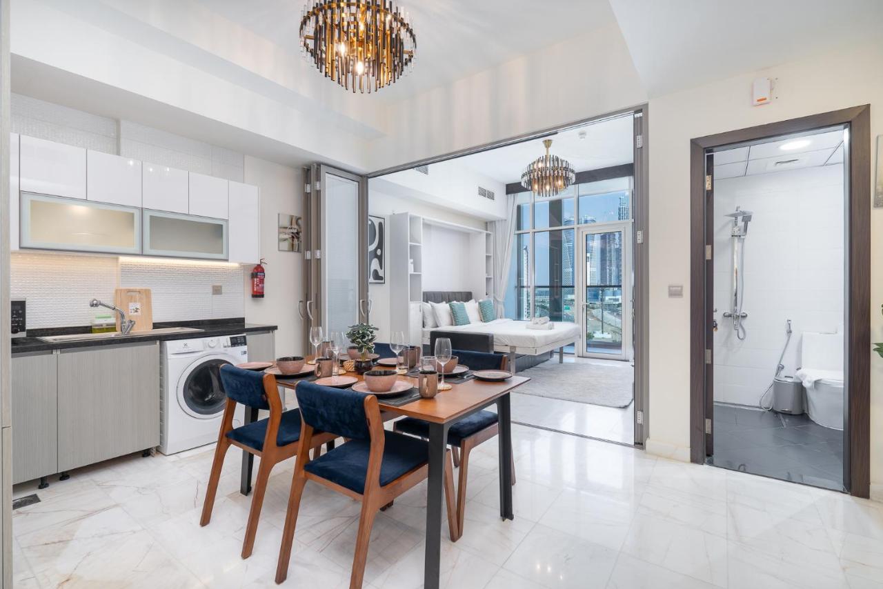 Heaven Crest Vacation Homes Business Bay Canal View - Luxury 2 Bedroom Suite with Free Parking, Wi-Fi, Gym and Pool - 5