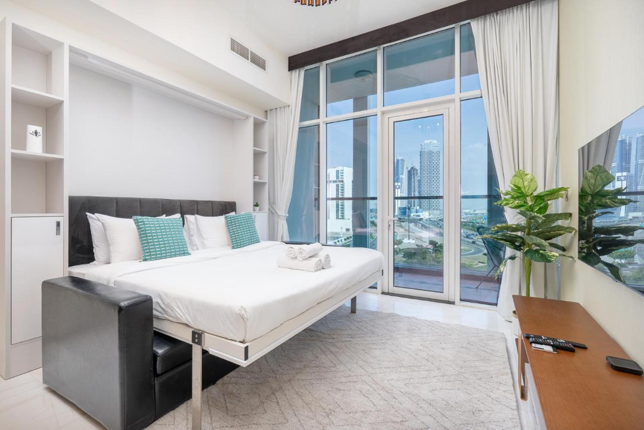 Heaven Crest Vacation Homes Business Bay Canal View - Luxury 2 Bedroom Suite with Free Parking, Wi-Fi, Gym and Pool - 2