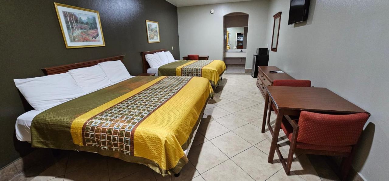 Texas Inn and Suites RGV — photo 12