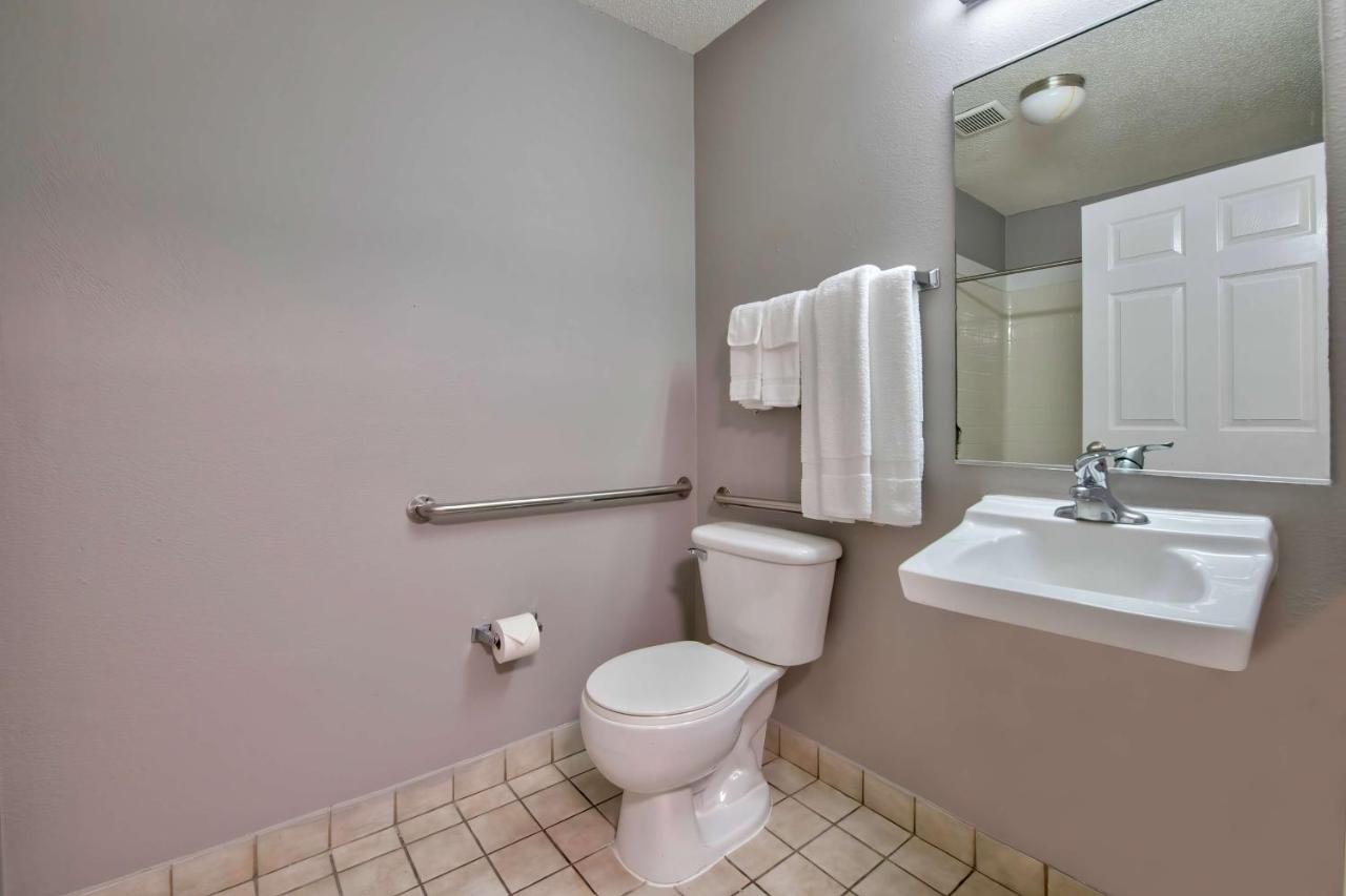 Sapphire Suites — photo 24