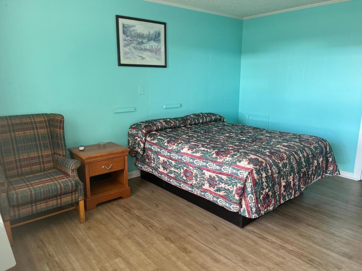 Pine Lodge Motel & Rentals — photo 15
