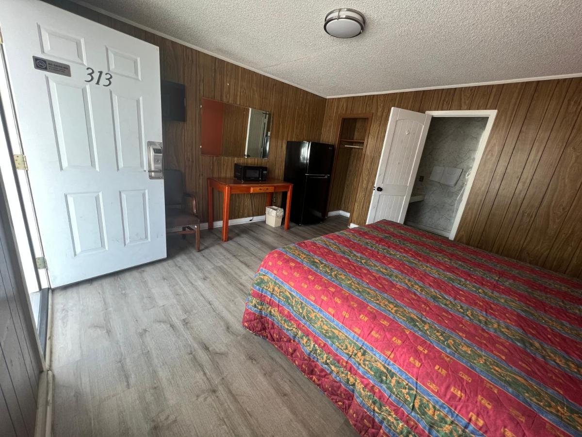 Pine Lodge Motel & Rentals — photo 11