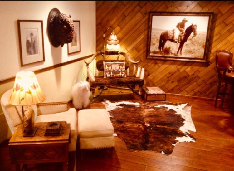 Image: Trail Boss King EnSuite-Prairie Rose B&B - 1200 sq ft Suite