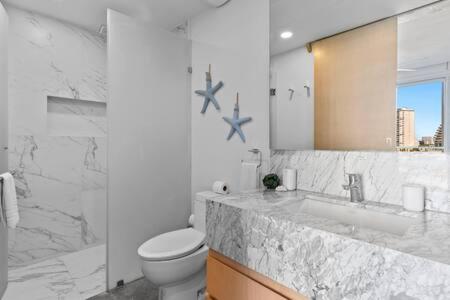 Spectacular 3BR Apartment/w Amazing Rooftop Views - 2