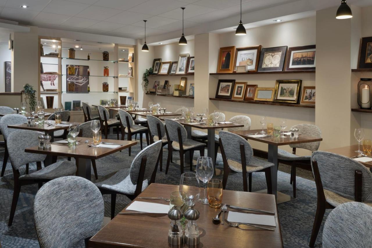 Delta Hotels by Marriott Heathrow Windsor photo
