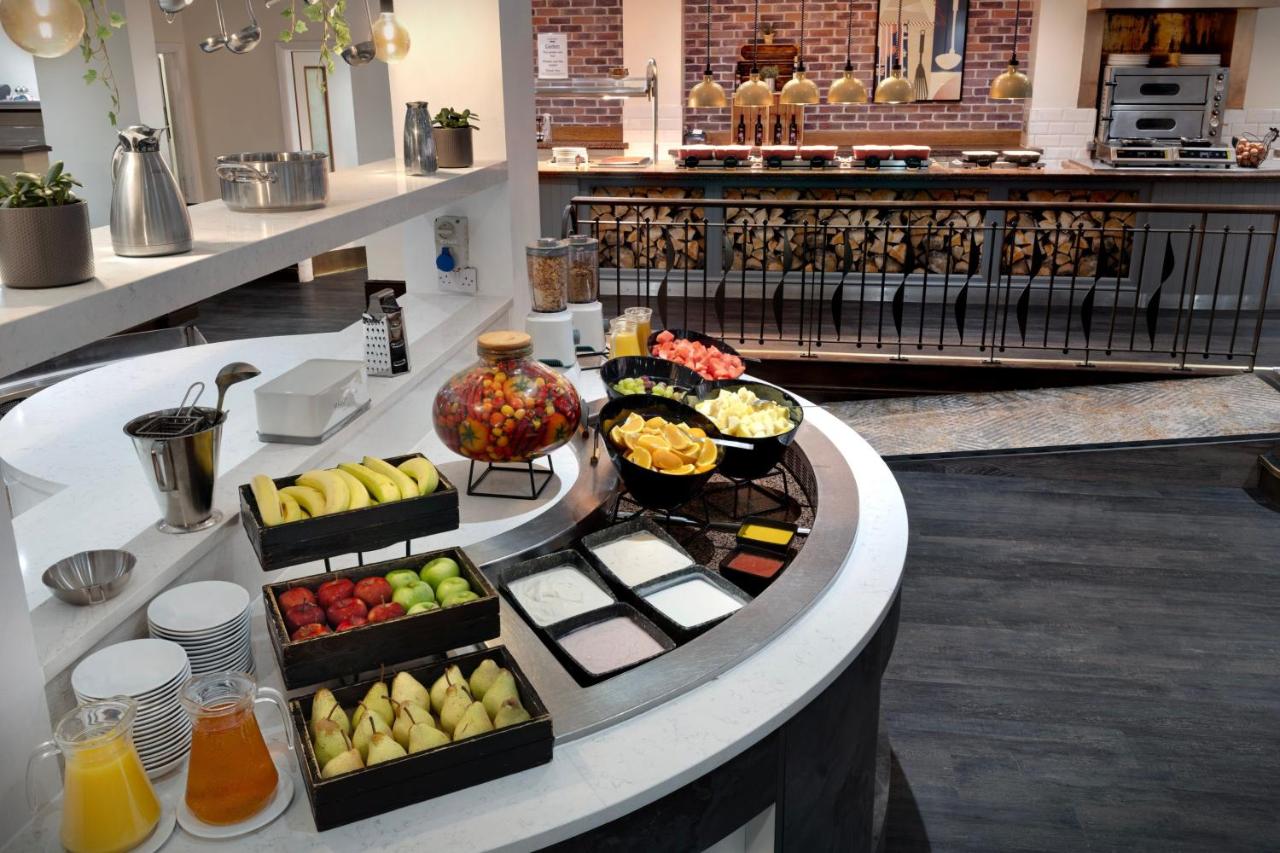 Delta Hotels by Marriott Heathrow Windsor photo