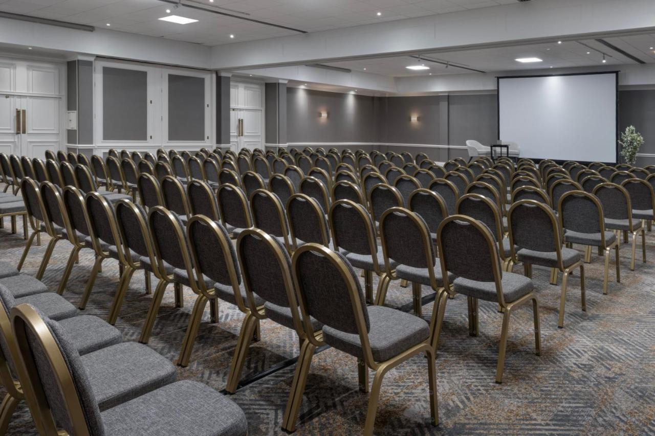 Delta Hotels by Marriott Heathrow Windsor photo