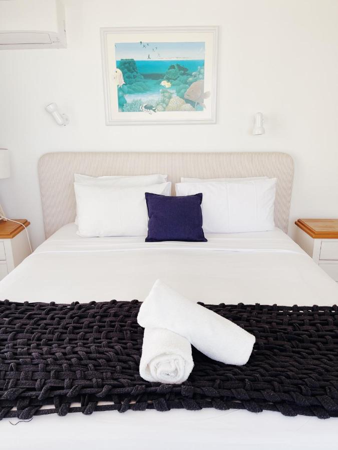 Golden Sands on the Beach - Absolute Beachfront Apartments photo