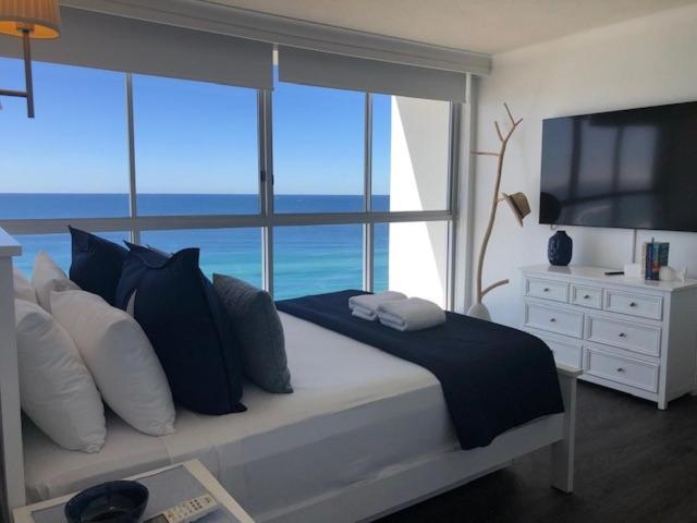 Golden Sands on the Beach - Absolute Beachfront Apartments photo