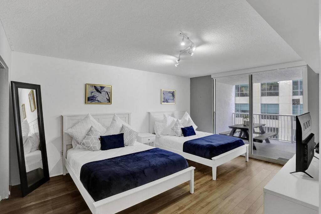Superb Private unit Perfectly Located In Brickell - 3