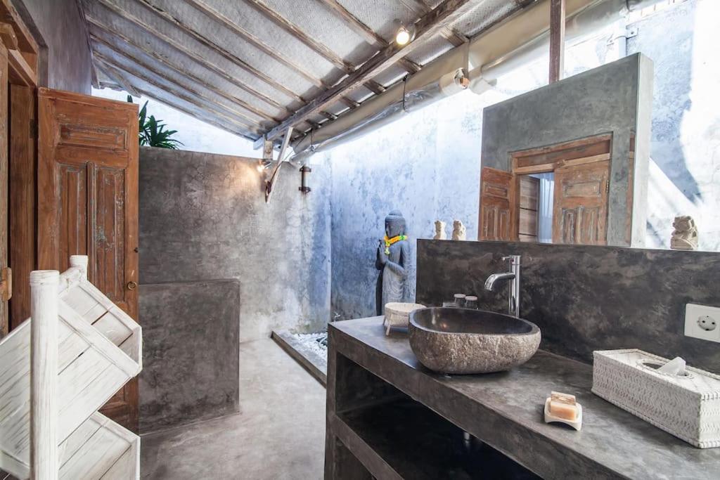 Villa Joglo Oberoi Seminyak Beautiful 4BR Villa Prime Location - 3