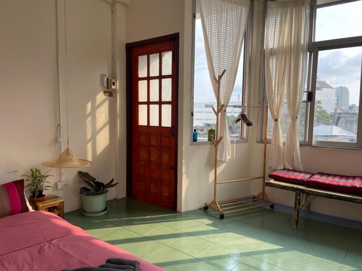 Baan KhaoSoi - Private room in a rooftop hostel 4th floor - 5