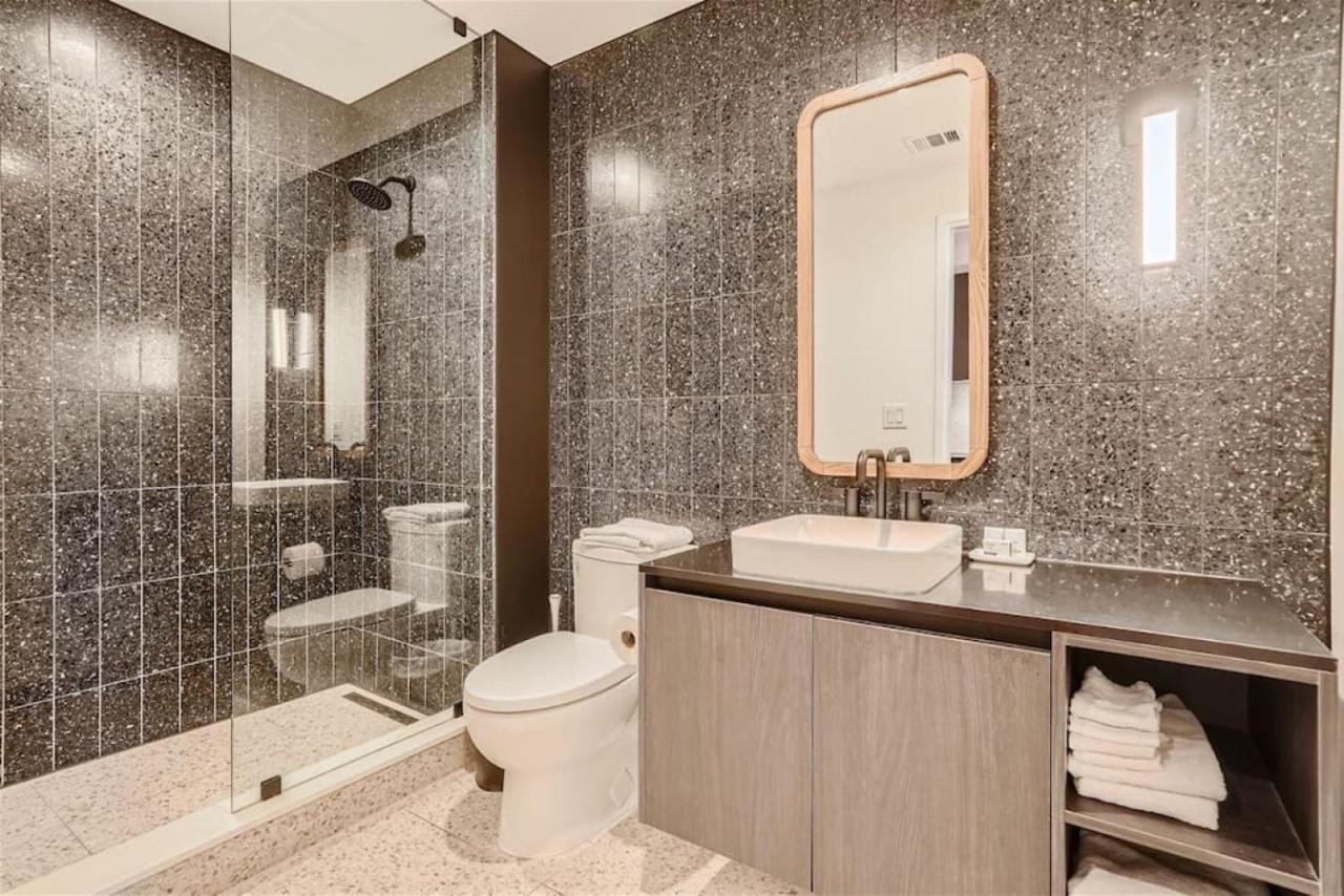 NEW 1BR with Views and Rooftop pool near Rainey St - 3