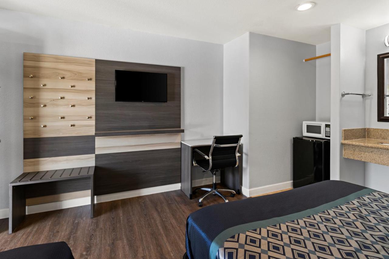 Coliseum Way Inn — photo 11