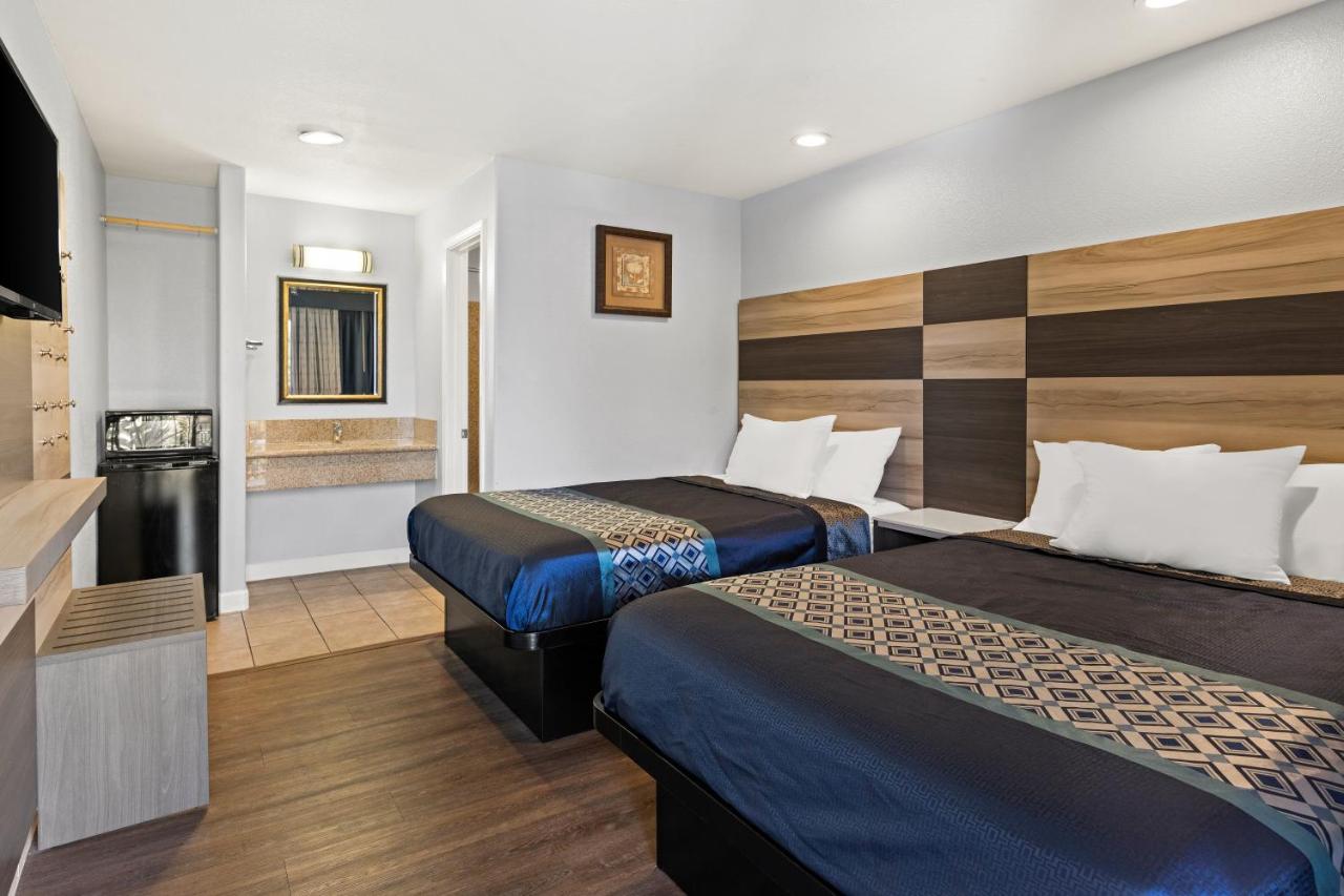 Coliseum Way Inn — photo 18