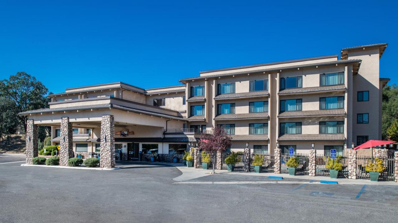 Yosemite Southgate Hotel & Suites — photo 16