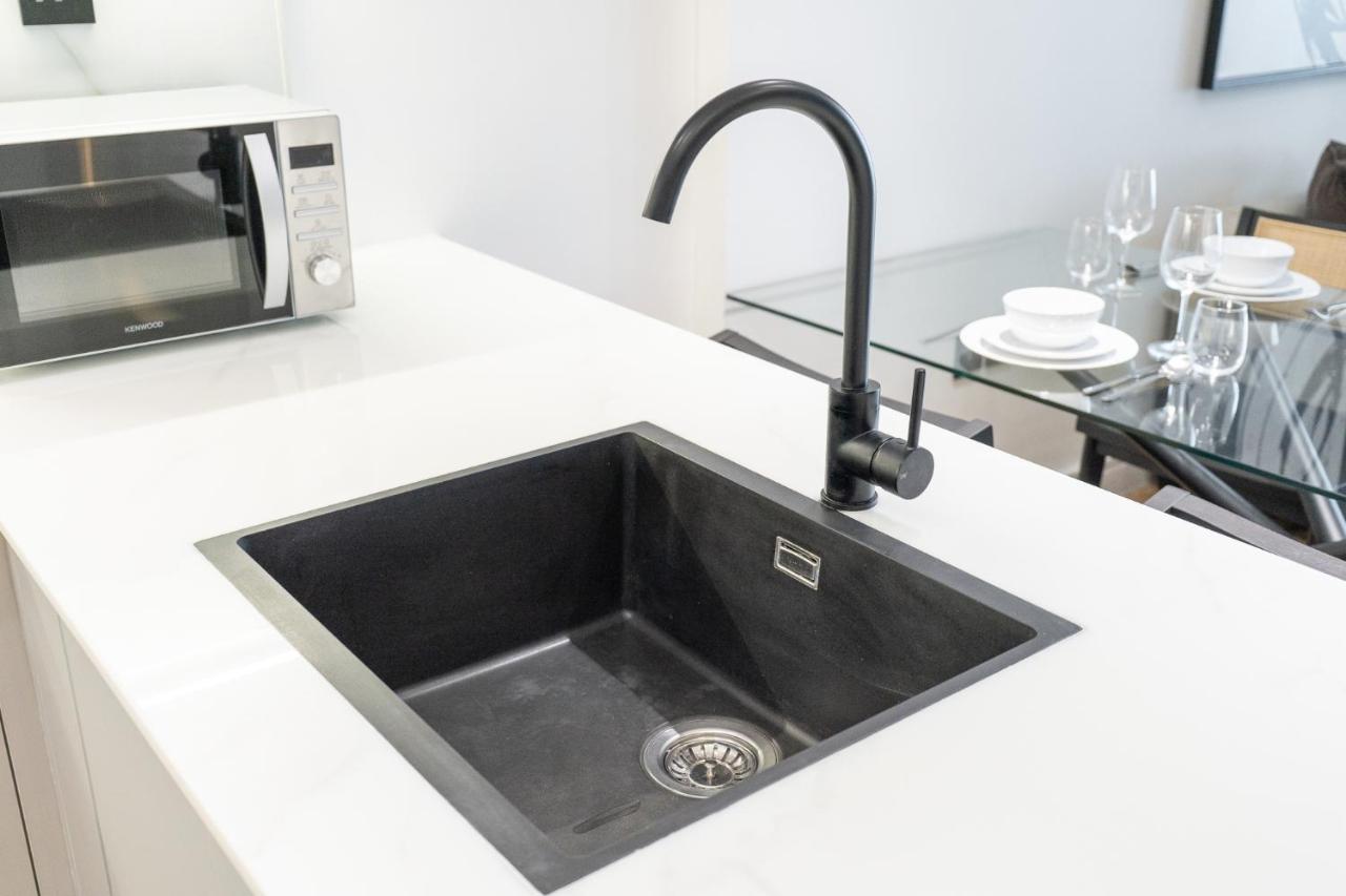 Elegant treat with Burj Khalifa view by Suiteable - 3