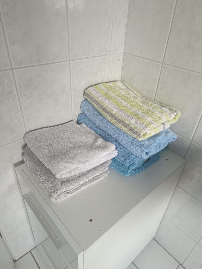 IN VILLA 60 qm APARTMENT max 4 per, 24 std Check-in,free parking, WIFI , TV,