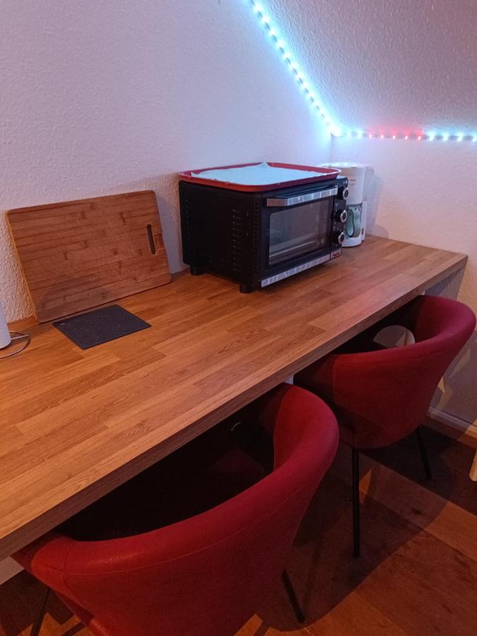 IN VILLA 60 qm APARTMENT max 4 per, 24 std Check-in,free parking, WIFI , TV,