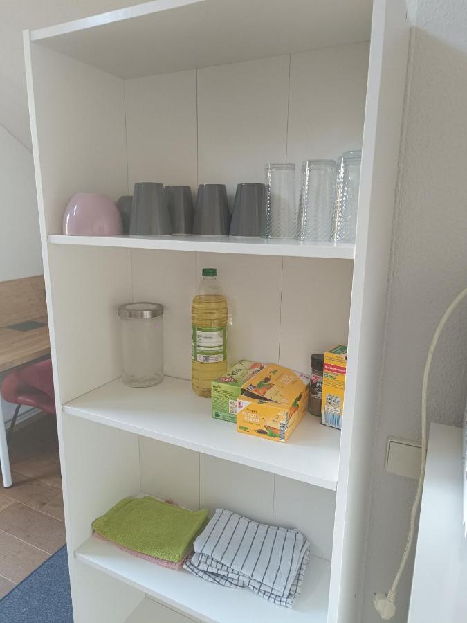 IN VILLA 60 qm APARTMENT max 4 per, 24 std Check-in,free parking, WIFI , TV,