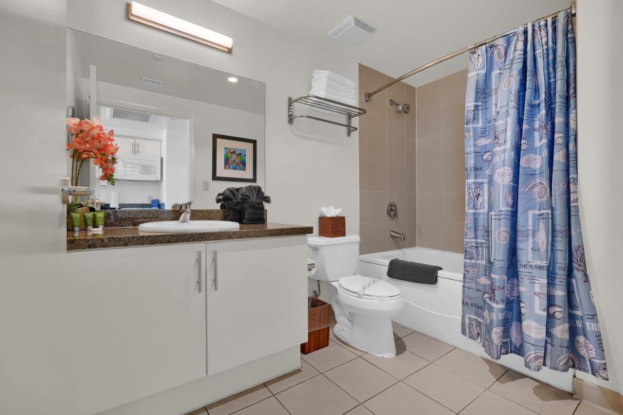 Beautiful Blue & Gold Studio With Ocean View - 3